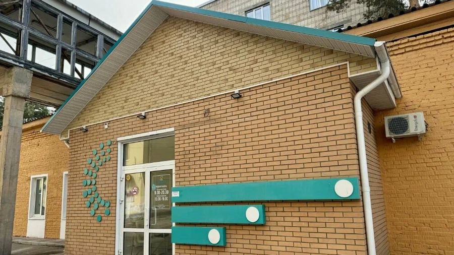 Вход в клинику СВ-Дент Плюс, 85 квартал, Ангарск